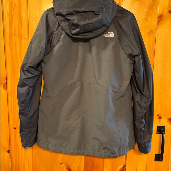 The North Face 2-in-1 Rain Jacket - Picture 2 of 9